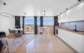 2 Bedroom Beautiful Apartment In Sibenik